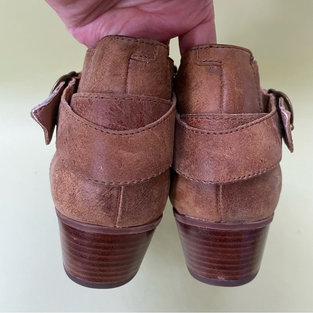 Vintage caramel Clarks distressed leather booties - Picture 9 of 10